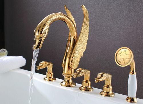 juno-elegant-swan-bathtub-faucet