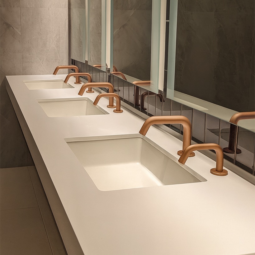BathSelect CaramelGlow� Variant 5 � Touchless Faucet